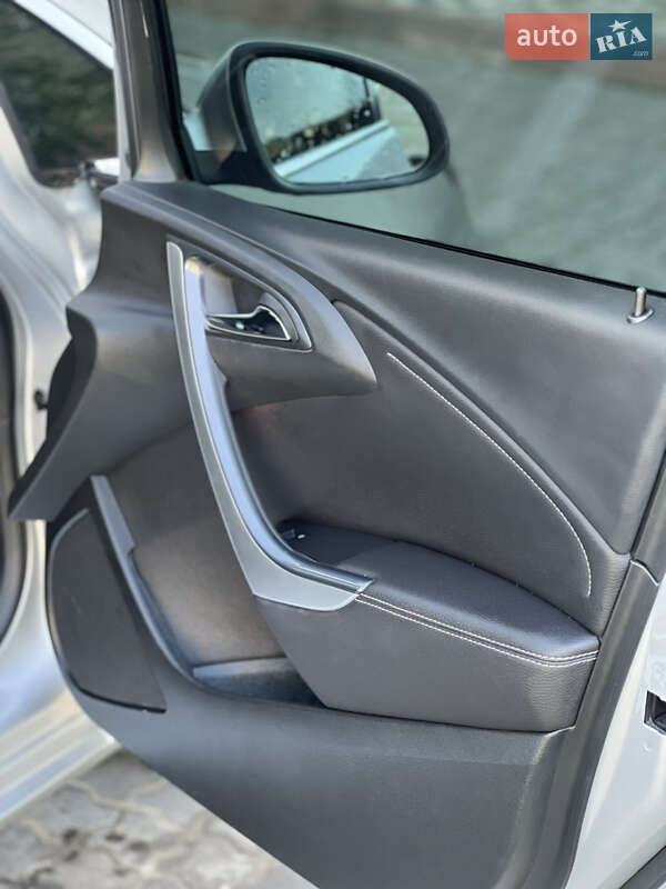 Универсал Opel Astra 2013 в Ивано-Франковске