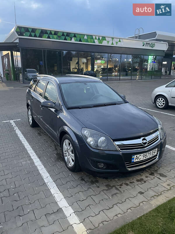 Універсал Opel Astra 2009 в Луцьку