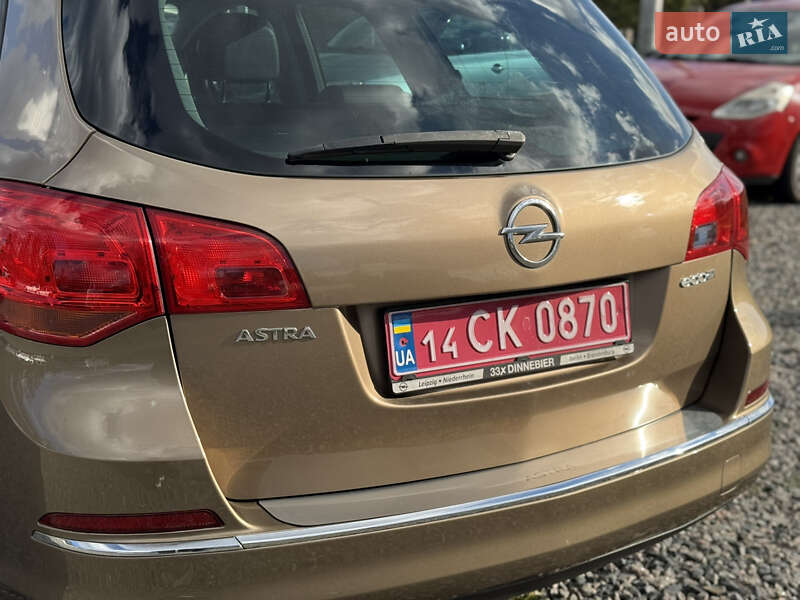 Универсал Opel Astra 2013 в Умани