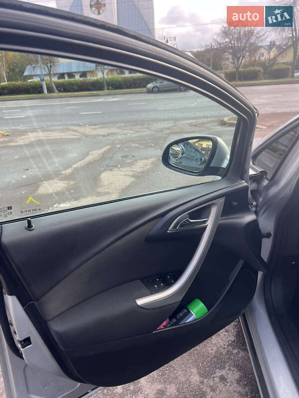 Универсал Opel Astra 2011 в Львове