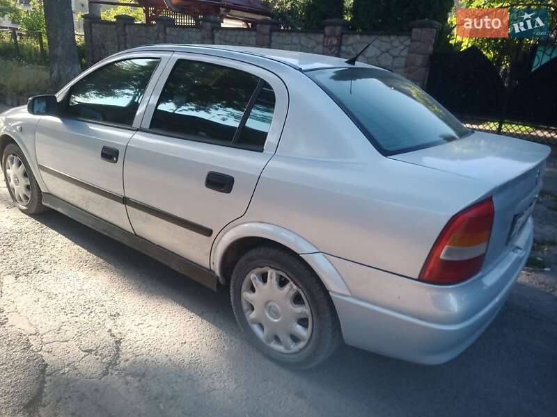 Седан Opel Astra 2004 в Тернополе