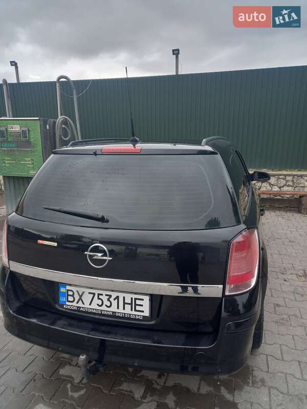 Универсал Opel Astra 2006 в Волочиске
