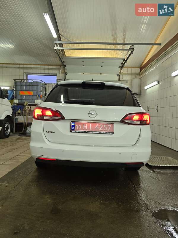 Универсал Opel Astra 2017 в Бердичеве