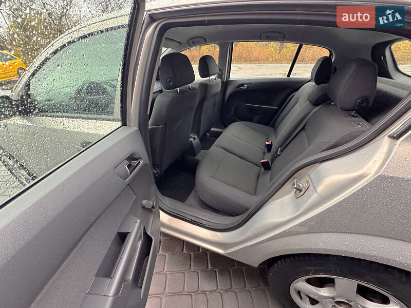 Хэтчбек Opel Astra 2009 в Каменском фото 7 Хэтчбек Opel Astra 2009 в Каменском