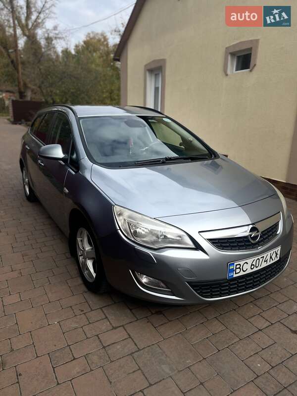 Opel Astra 2011 Opel Astra 2011
