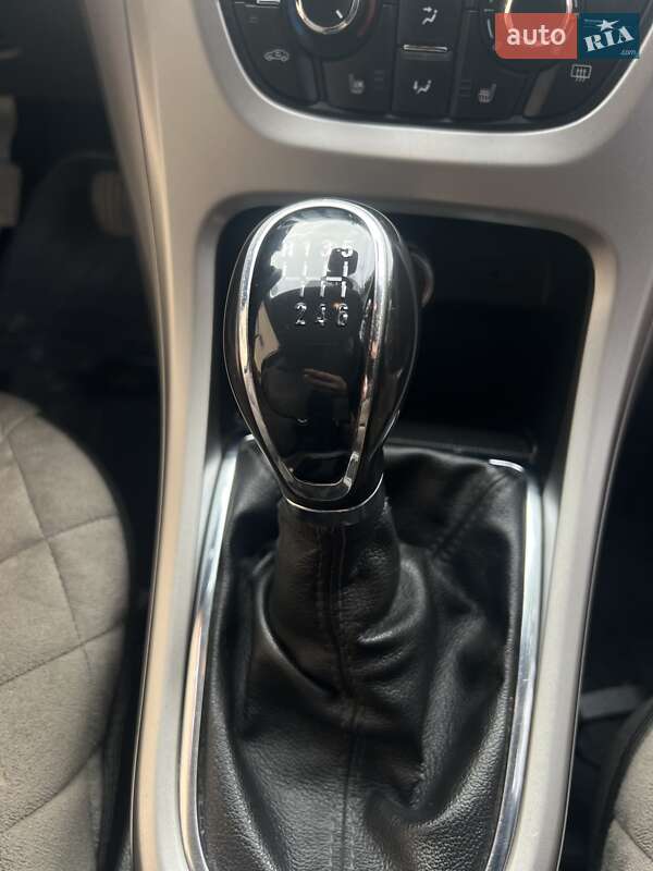 Універсал Opel Astra 2011 в Радехові