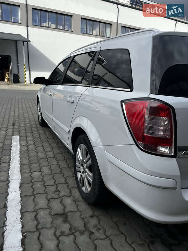 Универсал Opel Astra 2008 в Трускавце