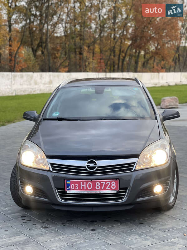 Универсал Opel Astra 2009 в Луцке