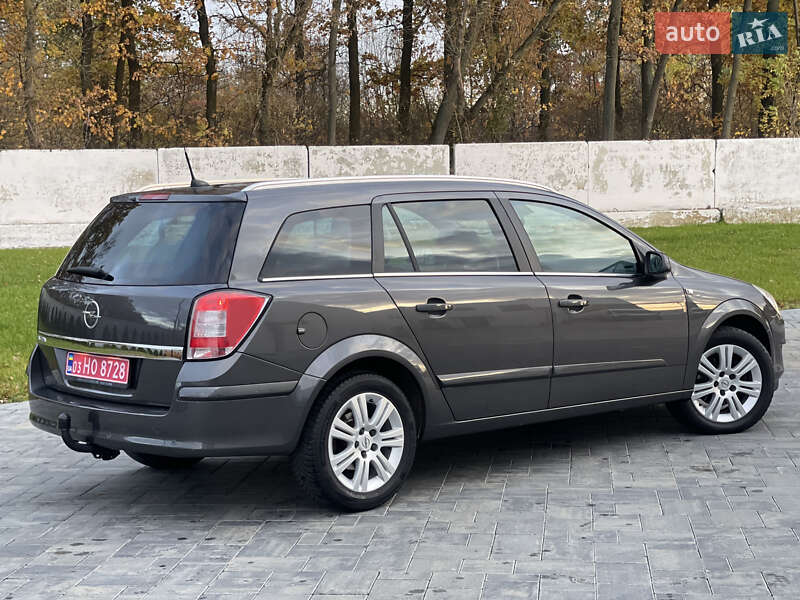 Универсал Opel Astra 2009 в Луцке