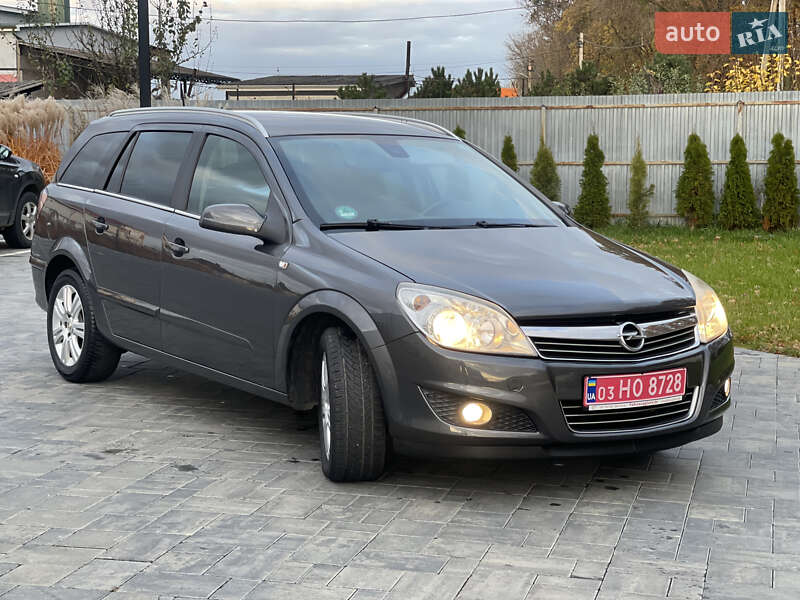 Универсал Opel Astra 2009 в Луцке