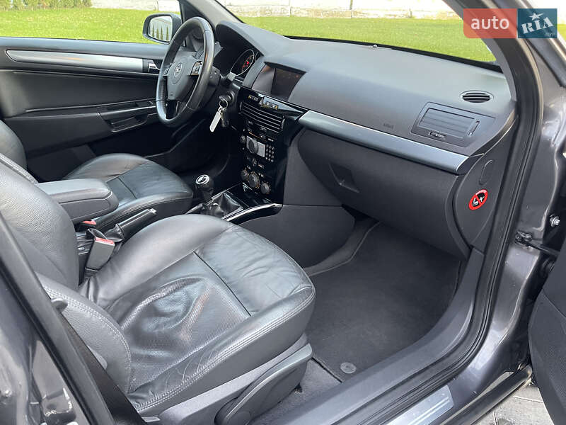 Универсал Opel Astra 2009 в Луцке