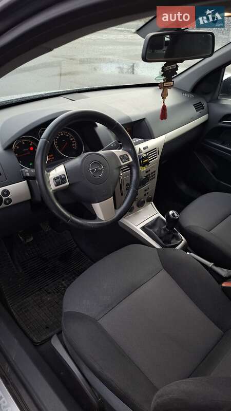 Універсал Opel Astra 2008 в Луцьку