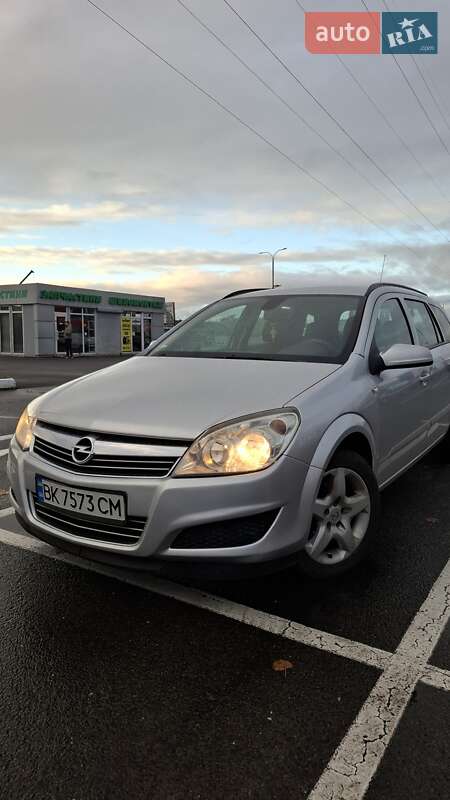Універсал Opel Astra 2008 в Луцьку