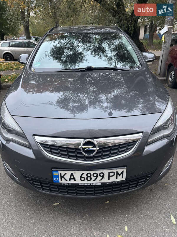 Універсал Opel Astra 2011 в Києві