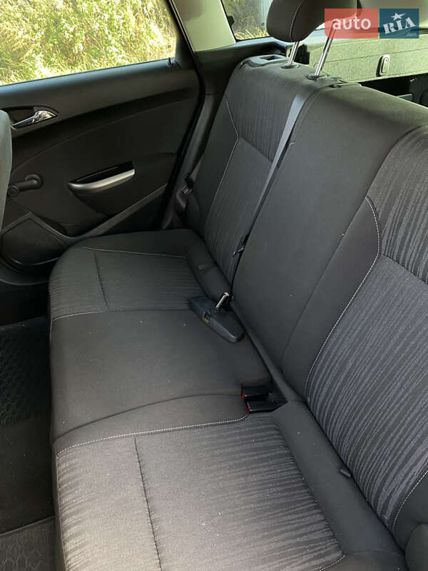 Универсал Opel Astra 2011 в Луцке фото 8 Универсал Opel Astra 2011 в Луцке