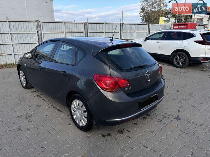 Хэтчбек Opel Astra 2013 в Львове