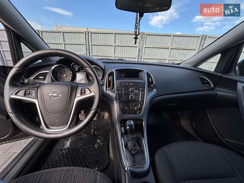 Хэтчбек Opel Astra 2013 в Львове