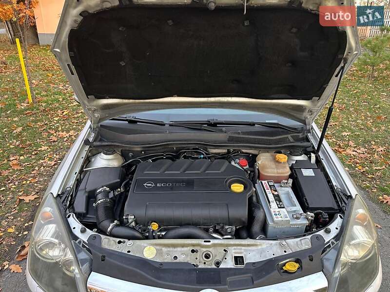 Універсал Opel Astra 2005 в Ватутіному