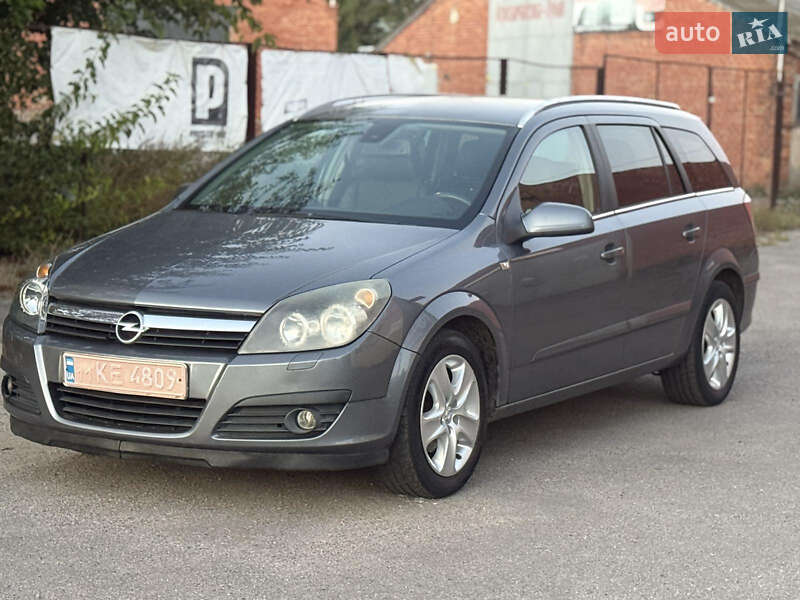 Универсал Opel Astra 2006 в Синельниково