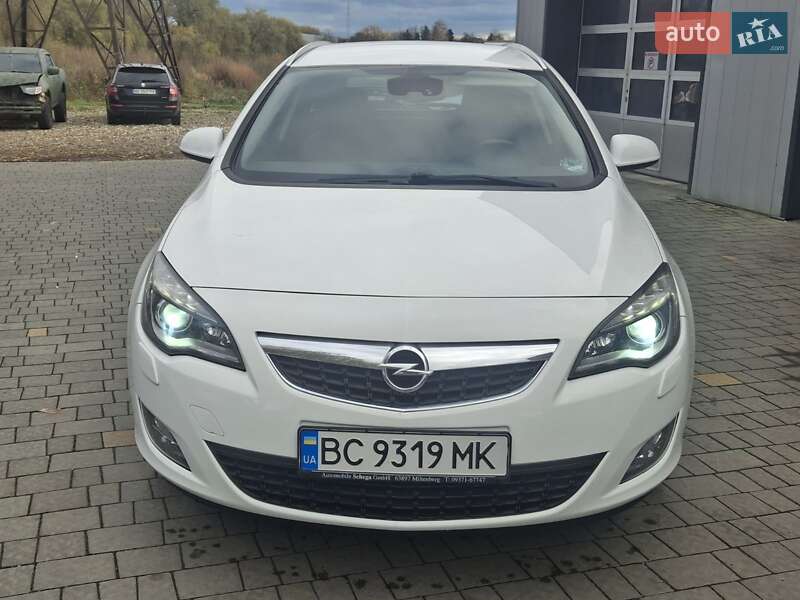 Универсал Opel Astra 2012 в Дрогобыче