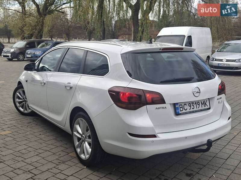 Универсал Opel Astra 2012 в Дрогобыче