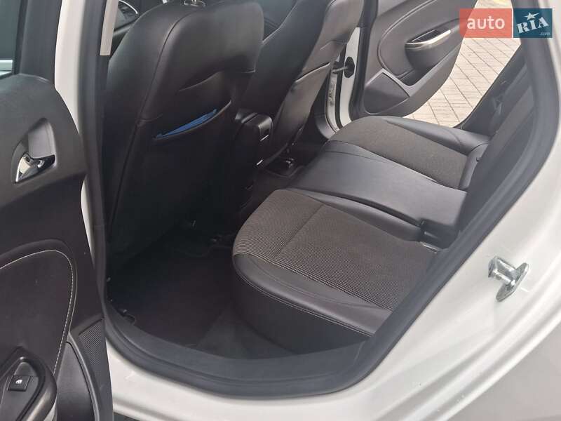 Универсал Opel Astra 2012 в Дрогобыче