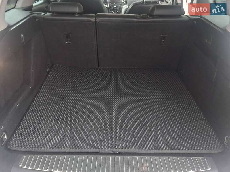 Универсал Opel Astra 2012 в Дрогобыче