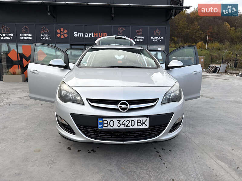 Універсал Opel Astra 2013 в Тернополі