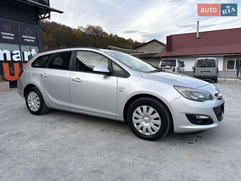 Універсал Opel Astra 2013 в Тернополі