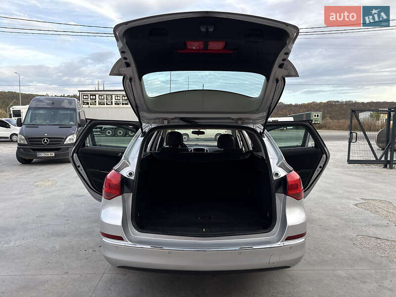 Універсал Opel Astra 2013 в Тернополі