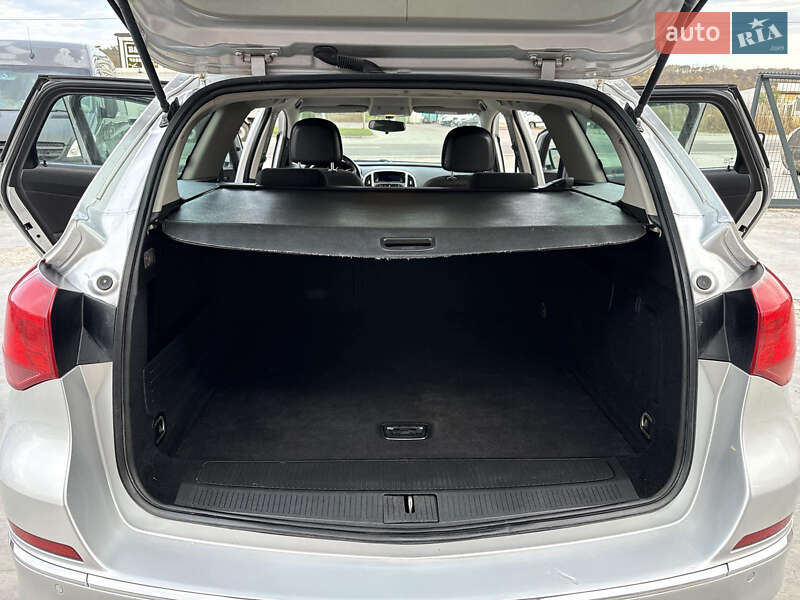 Універсал Opel Astra 2013 в Тернополі