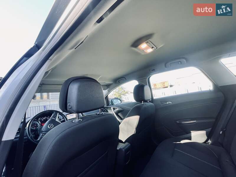 Универсал Opel Astra 2011 в Тернополе