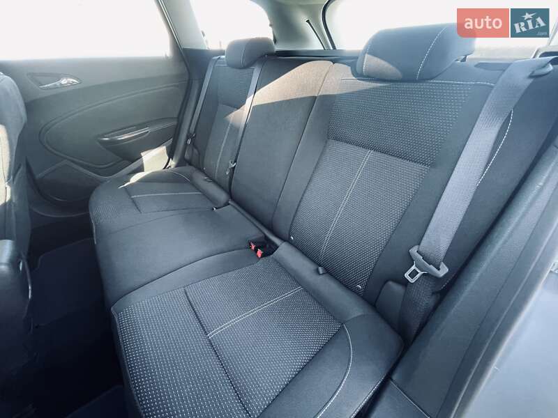 Универсал Opel Astra 2011 в Тернополе