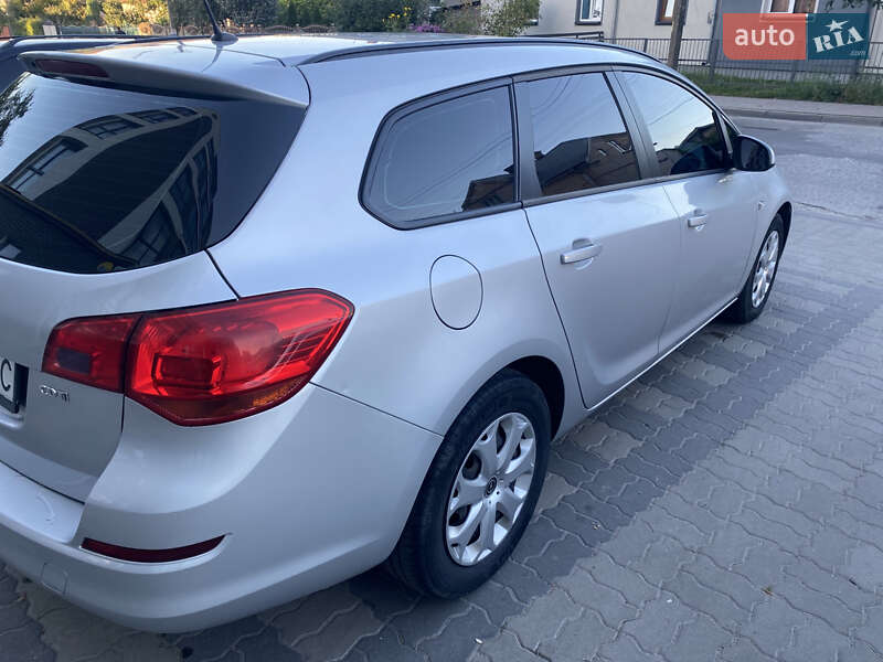 Універсал Opel Astra 2012 в Жовкві