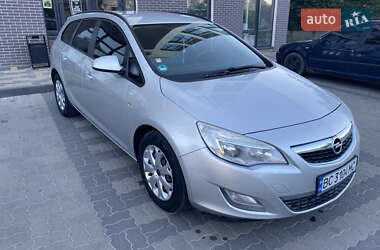 Универсал Opel Astra 2012 в Жовкве