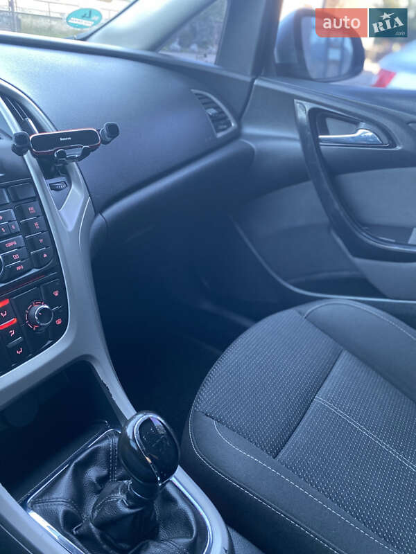 Універсал Opel Astra 2012 в Жовкві