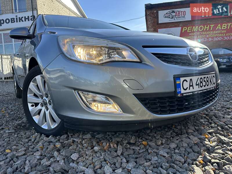 Opel Astra 2011 Opel Astra 2011