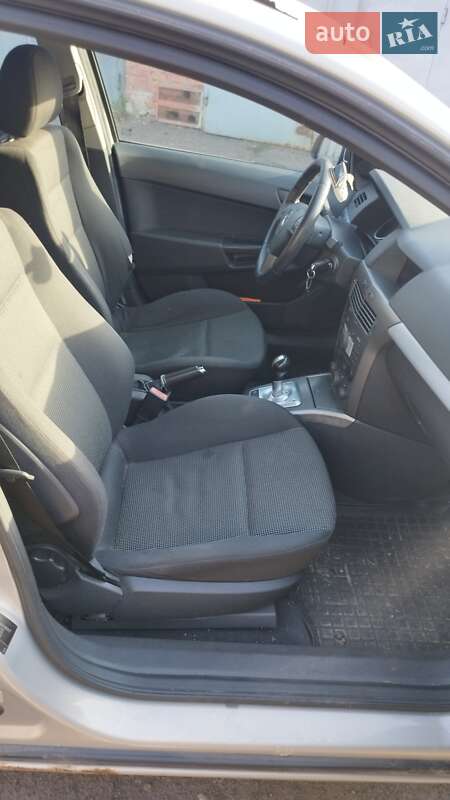 Хэтчбек Opel Astra 2006 в Киеве