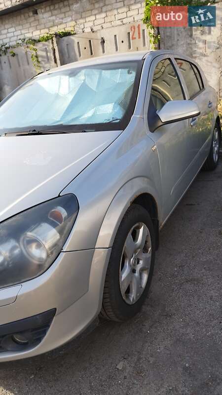 Хэтчбек Opel Astra 2006 в Киеве