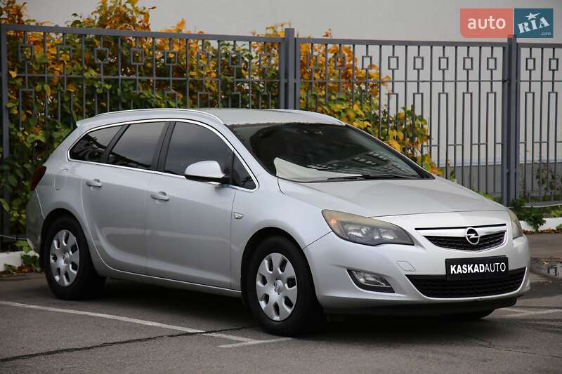 Універсал Opel Astra 2011 в Харкові