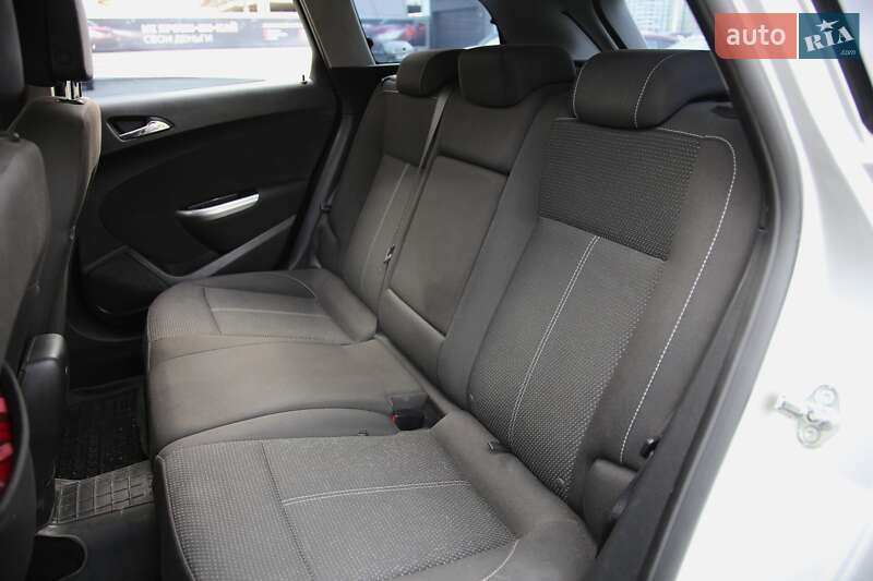 Універсал Opel Astra 2011 в Харкові