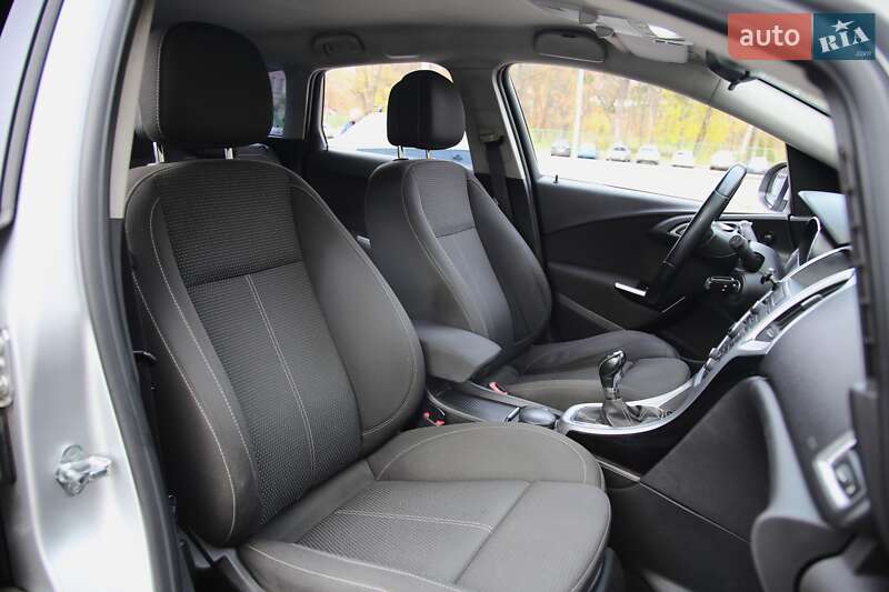 Універсал Opel Astra 2011 в Харкові