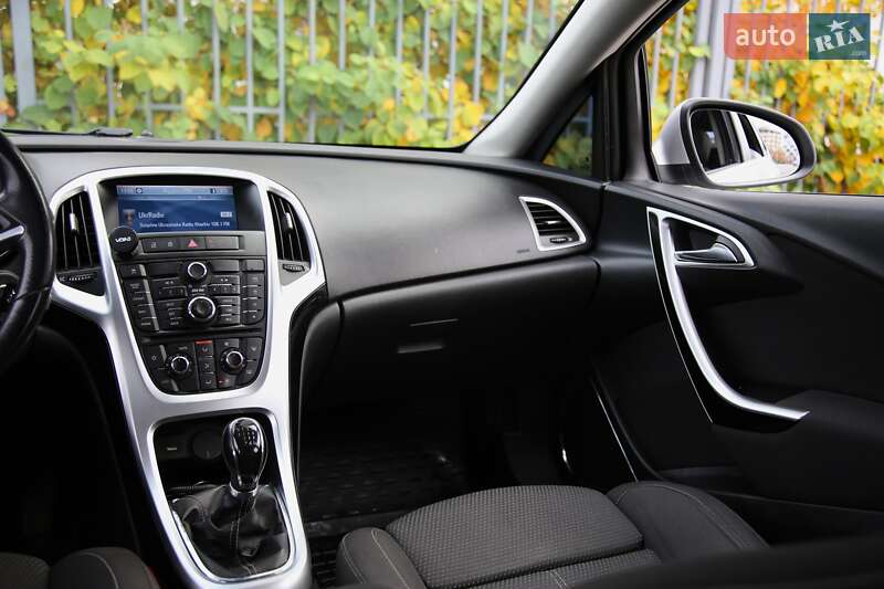 Універсал Opel Astra 2011 в Харкові