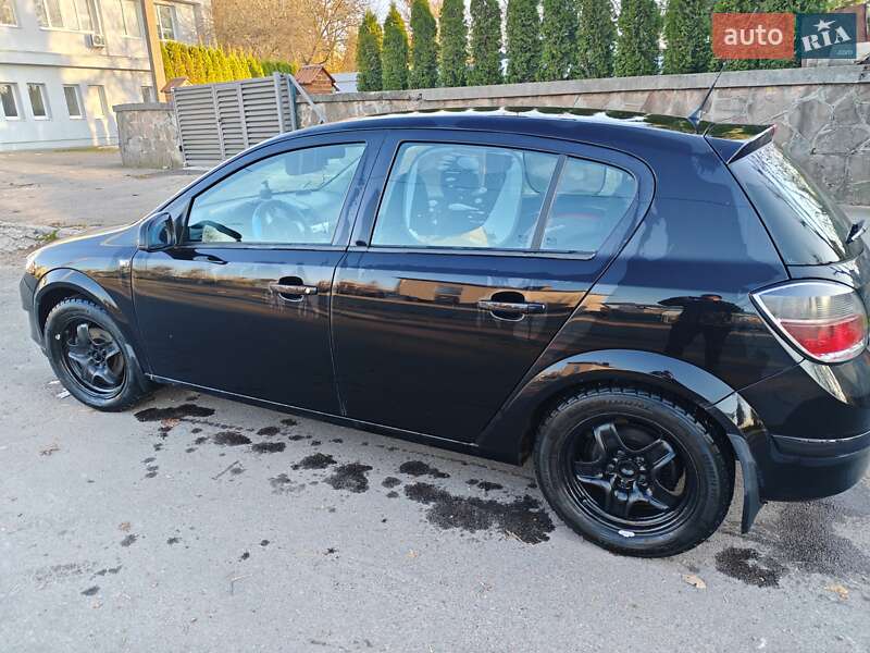 Хэтчбек Opel Astra 2011 в Львове