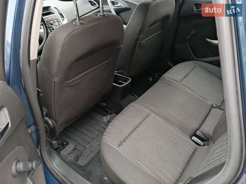 Хэтчбек Opel Astra 2011 в Прилуках