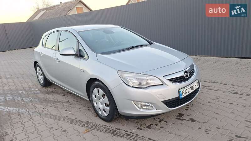 Хэтчбек Opel Astra 2011 в Ярмолинцах