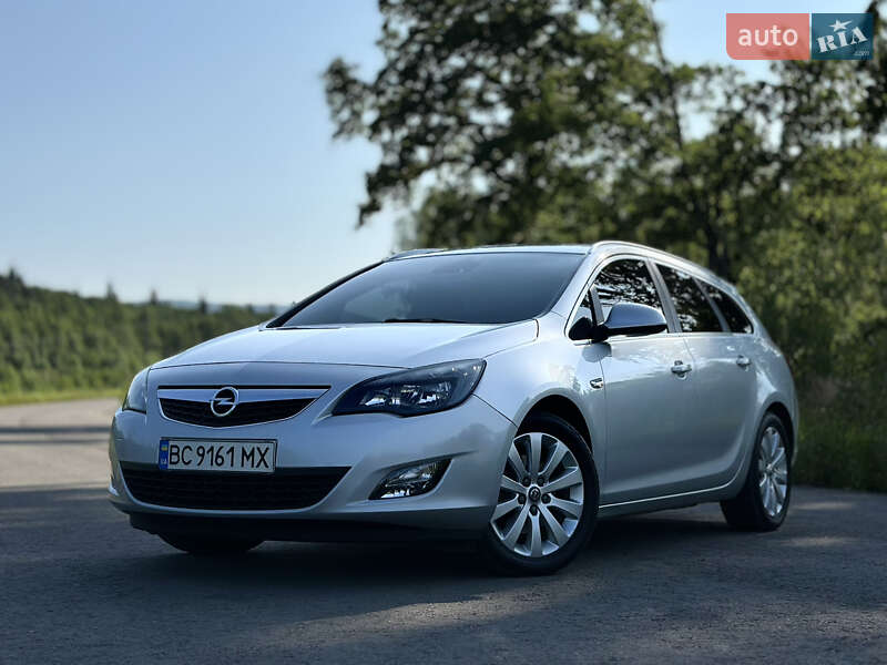 Универсал Opel Astra 2012 в Дрогобыче