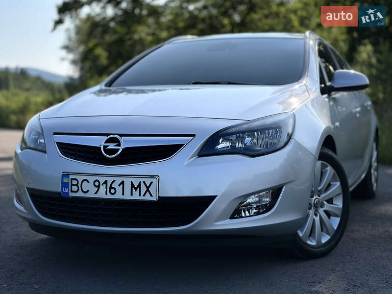 Универсал Opel Astra 2012 в Дрогобыче