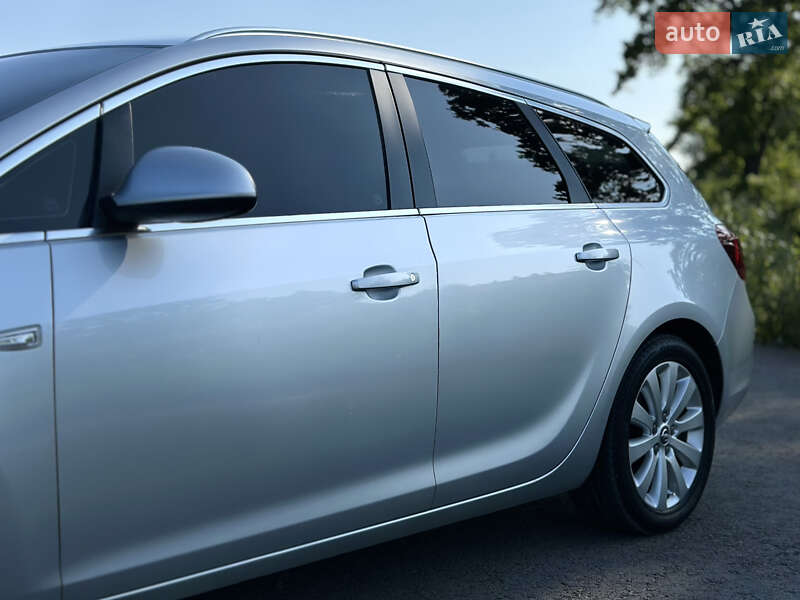 Универсал Opel Astra 2012 в Дрогобыче