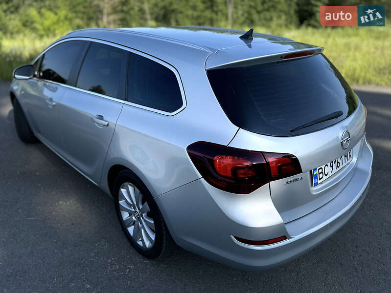 Универсал Opel Astra 2012 в Дрогобыче